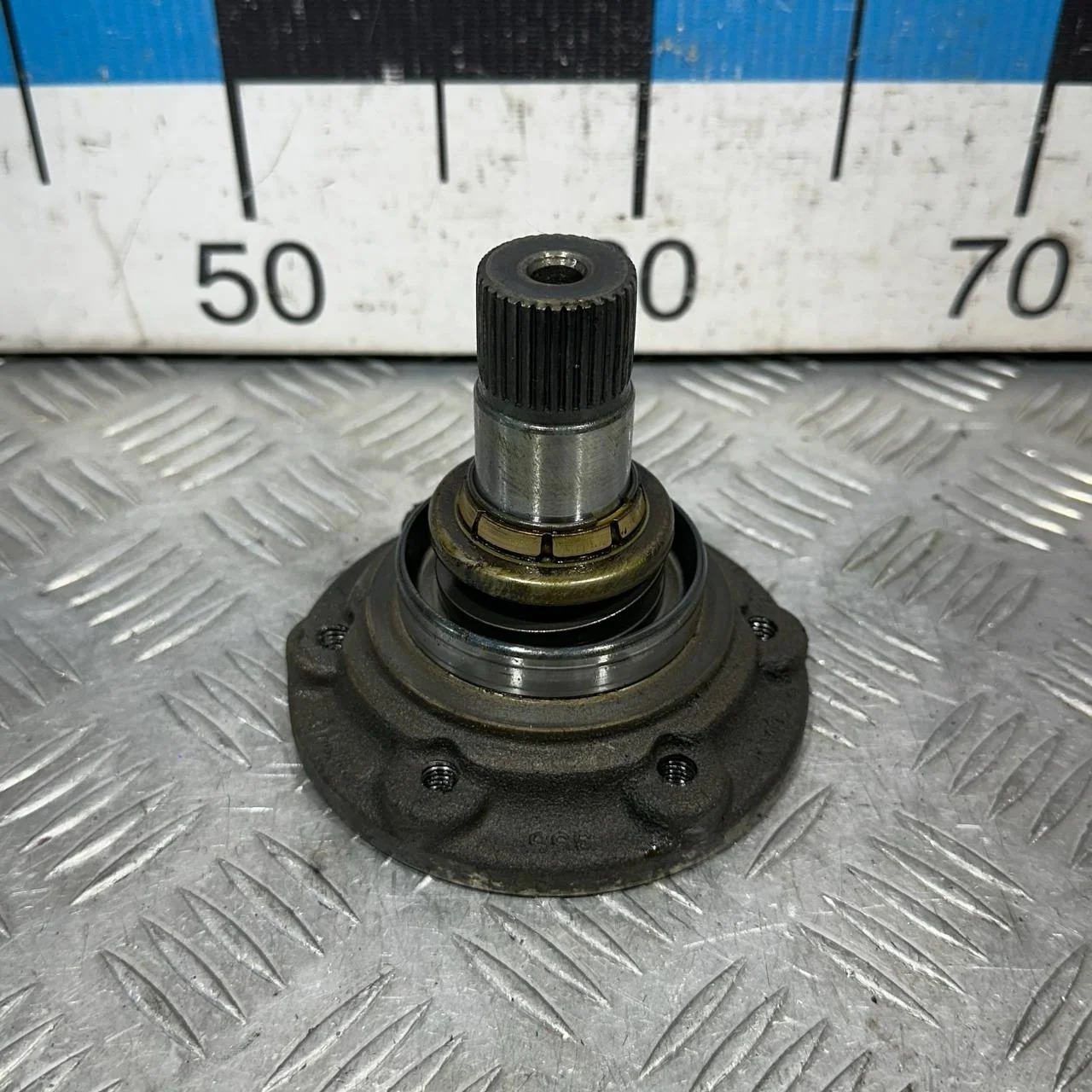 [Б/У] Фланец КПП левый [Код: 00577009 ]