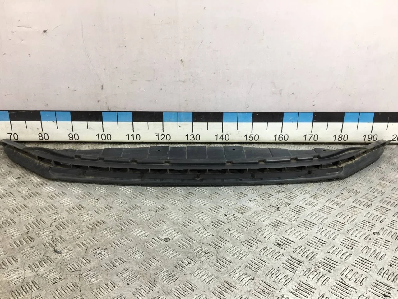 [Б/У] Юбка передняя Skoda - (Состояние: трещина левого ушка крепления, незначительные царапины) [ХОРОШЕЕ] [Код: 00606470 ]