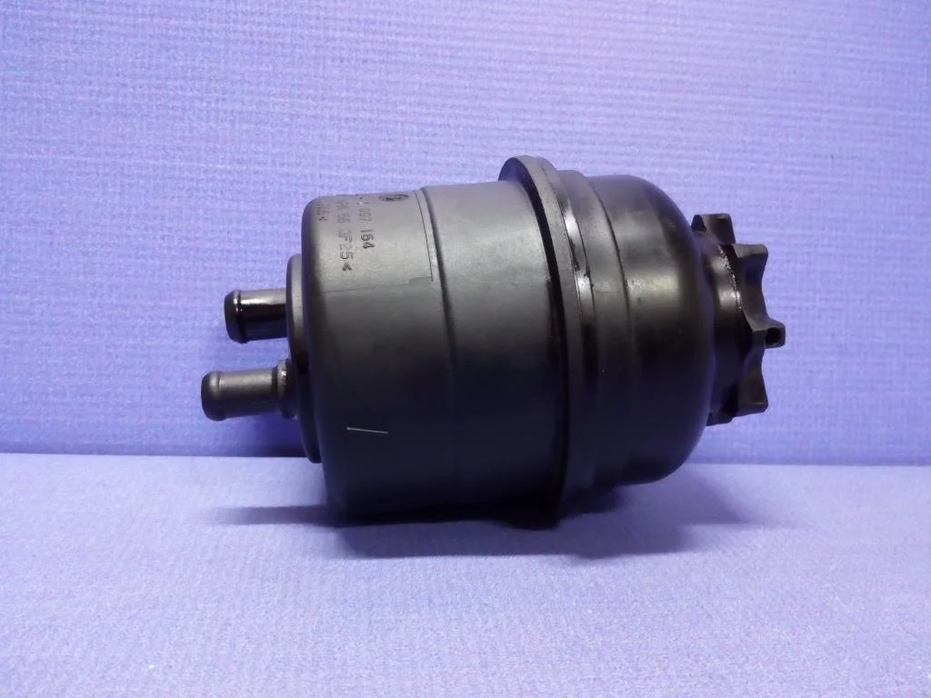 бачок гидроусилителя BMW 5-серия E60/E61