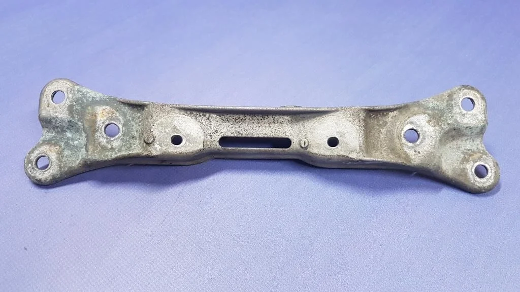 кронштейн кпп BMW 5-серия E39  M54B25 192 лс 525i