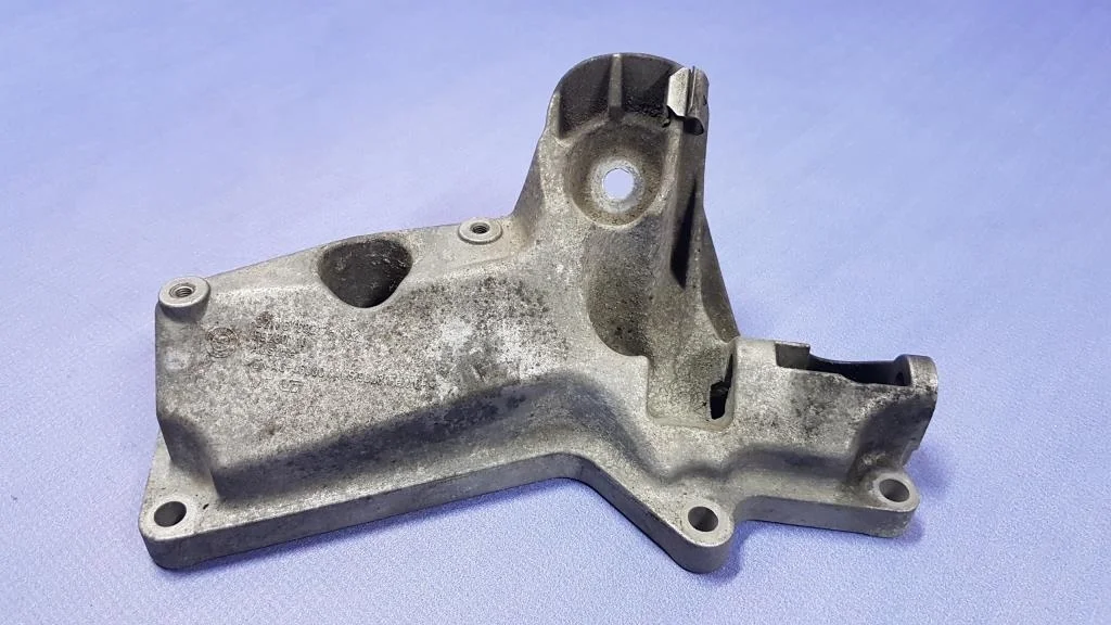 кронштейн двигателя BMW 5-серия E60/E61  M47D20 163 лс 520d