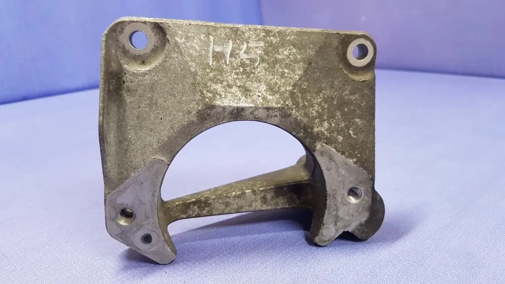 кронштейн двигателя BMW 5-серия E60/E61  N52B25UL 177 лс 523i