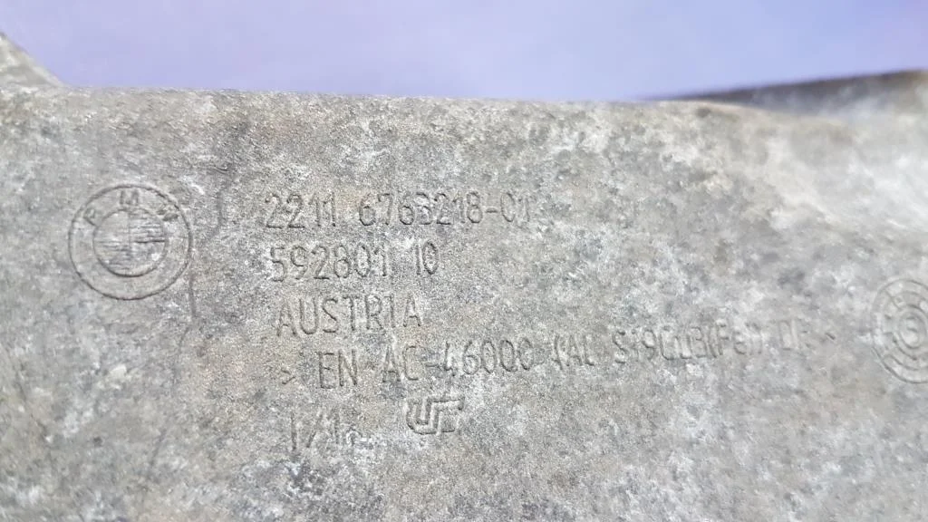 кронштейн двигателя BMW 5-серия E60/E61 22116763218  M47D20 163 лс 520d 2006 Серебристосерый металлик А08