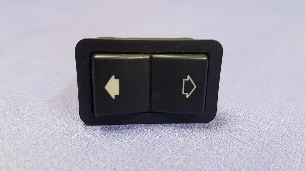 кнопка стеклоподъемника BMW 5-серия E39  M54B22 170 лс 520i