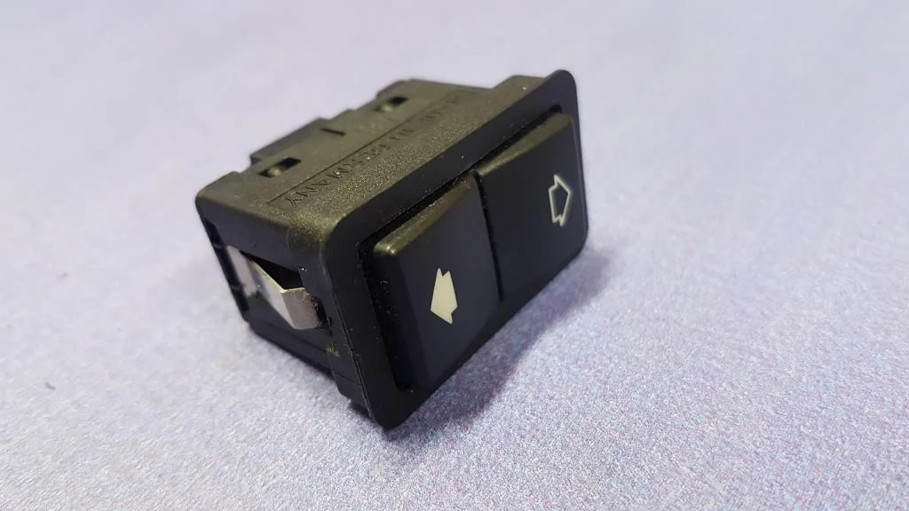 кнопка стеклоподъемника BMW 5-серия E39  M54B22 170 лс 520i