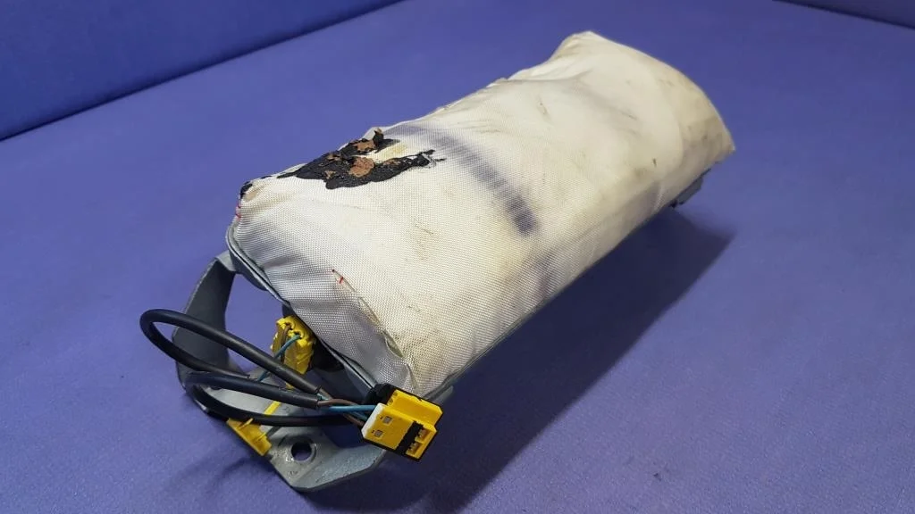 подушка безопасности пассажира BMW 5-серия E39  M54B25 192 лс 525i