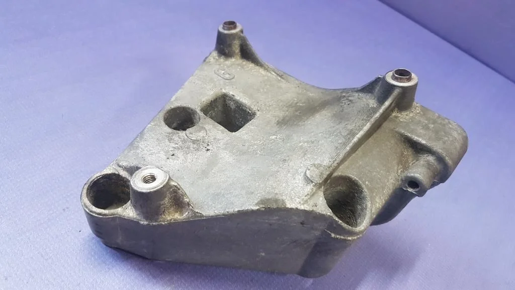 кронштейн кондиционера BMW 5-серия E39  M54B25 192 лс 525i