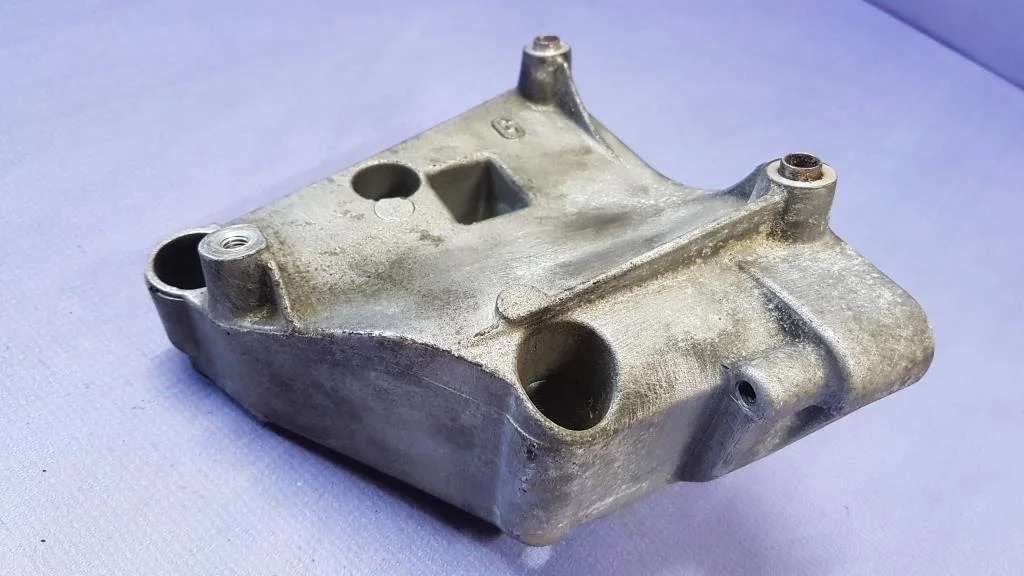 кронштейн кондиционера BMW 5-серия E39  M54B22 170 лс 520i