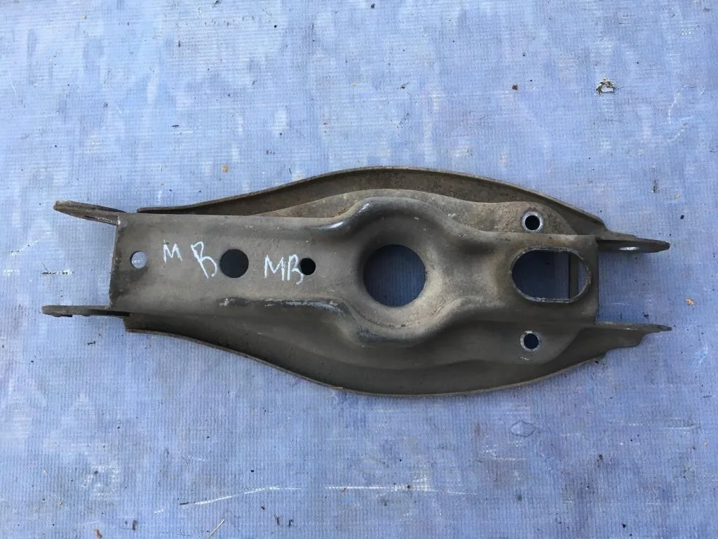 рычаг BMW 1-серия E87/E81 33326772899  N47D20С 143 лс 118d 2010 TIEFSEEBLAU METALLIC (A76)