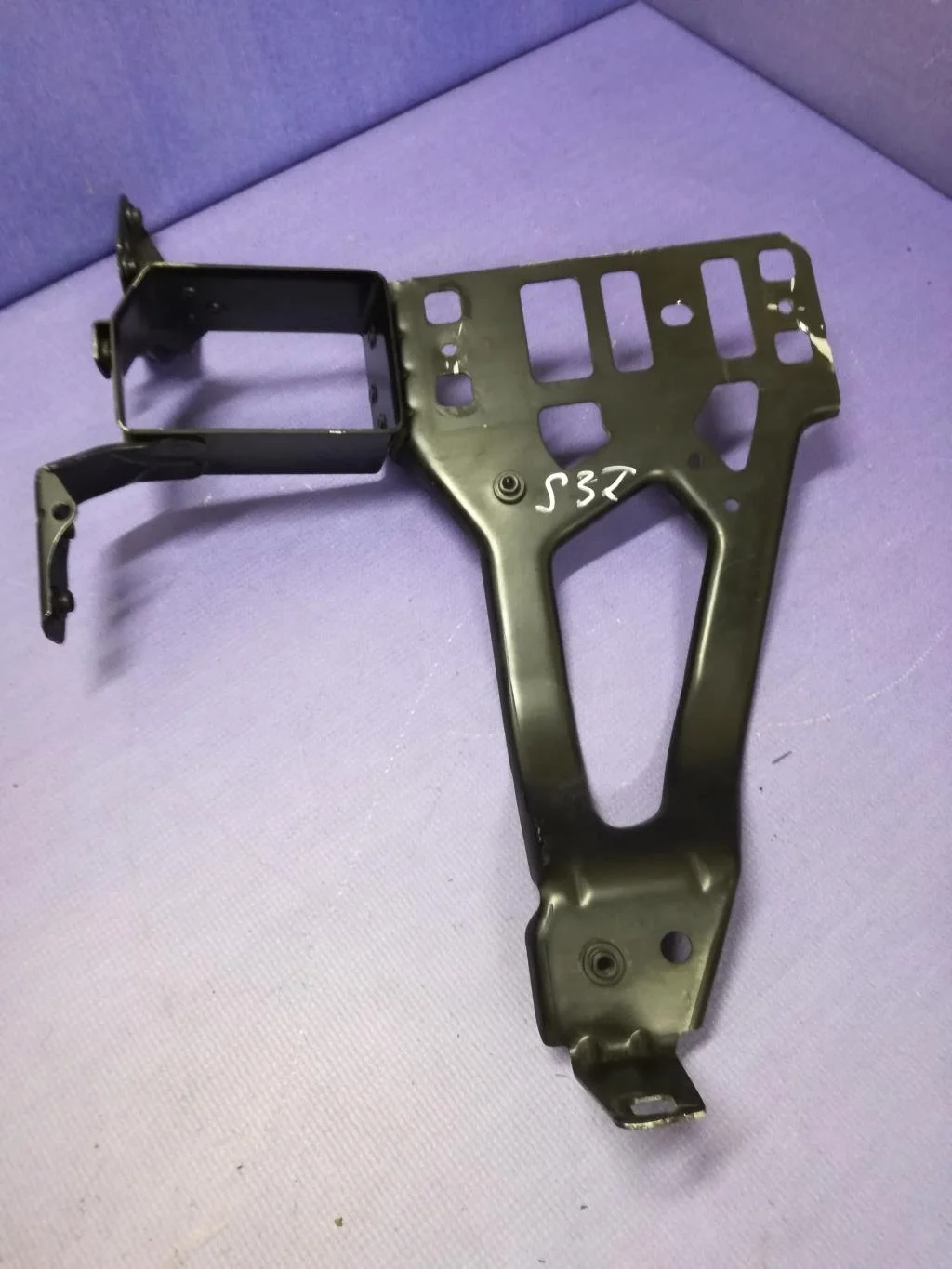 кронштейн фары боковой BMW 5-серия E60/E61  N47D20A 177лс 520d