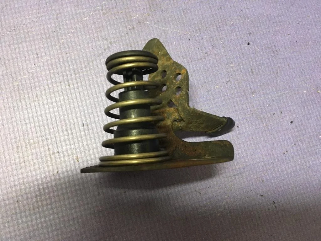 крюк капота BMW 5-серия E60/E61 51237034256  M57TUD30 272 лс 535d 2006 TITANSILBER METALLIC (354)