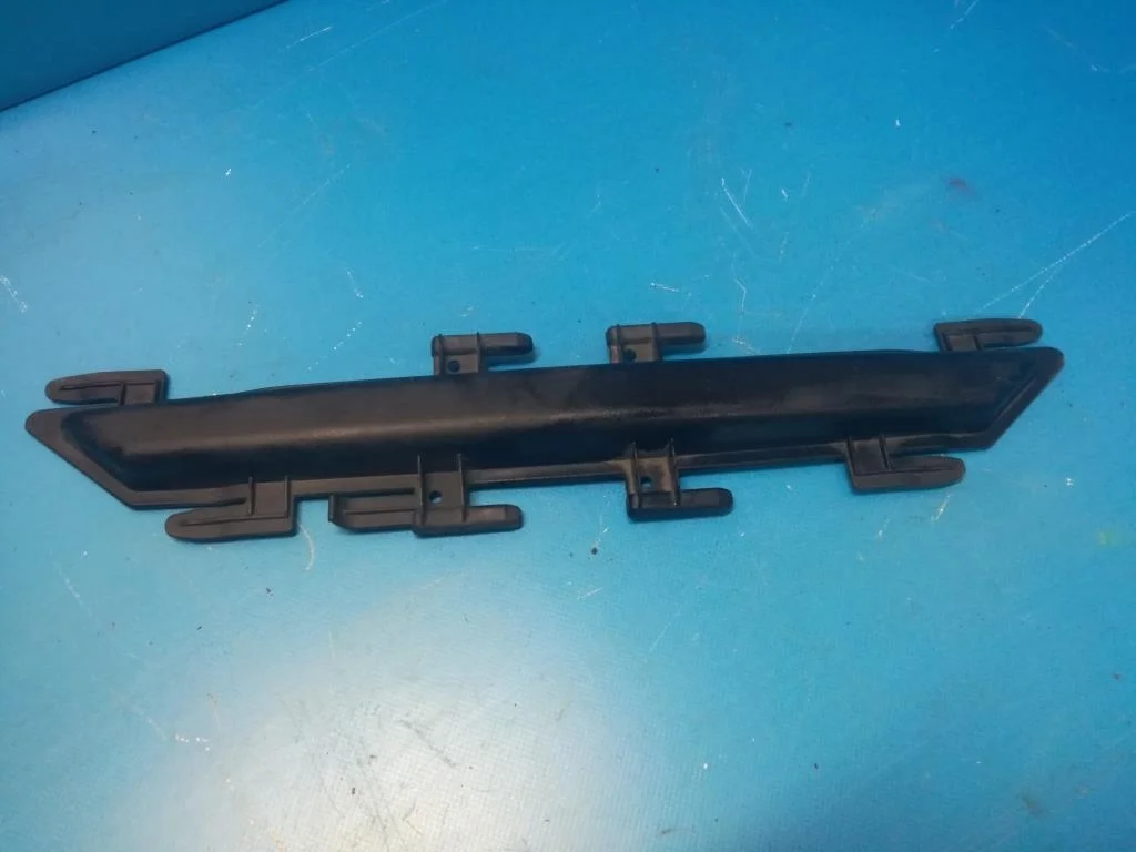 кожух крепления рамок салонного фильтра BMW 5-серия E60/E61 64316935870  M57TUD30 272 лс 535d 2006 TITANSILBER METALLIC (354)