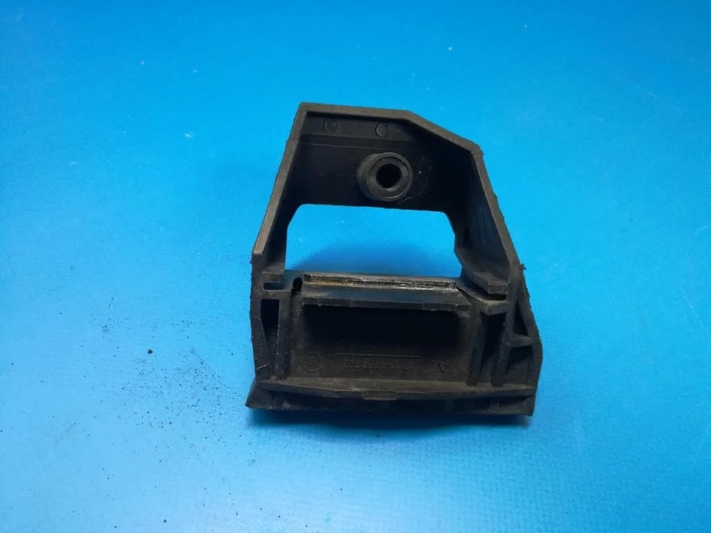 кронштейн радиатора BMW 5-серия E39  M52B28 192 лс 528i