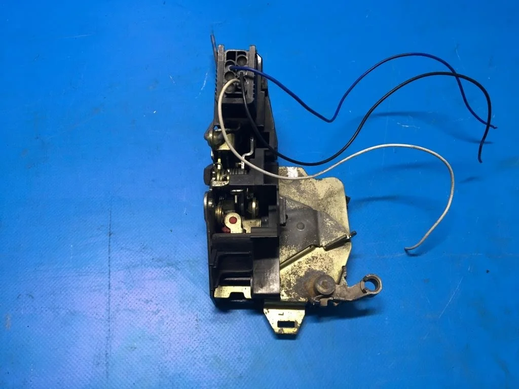 замок двери BMW 5-серия E39  M51D25 143 лс 525tds