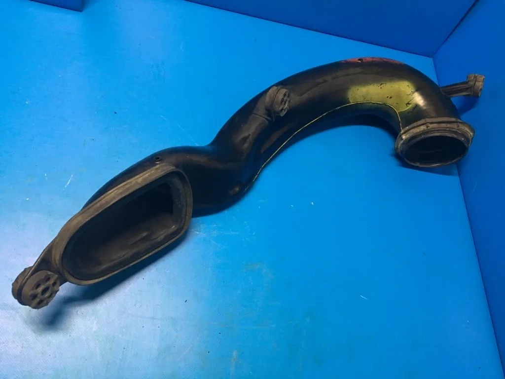 патрубок воздушного фильтра BMW 5-серия E39  M54B25 192 лс 525i