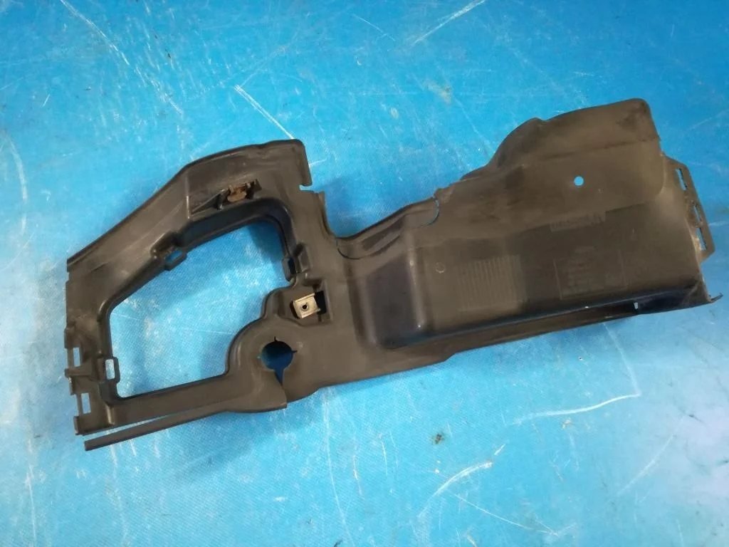 воздуховод радиатора BMW 5-серия E60/E61  M54B30 231 лс 530i