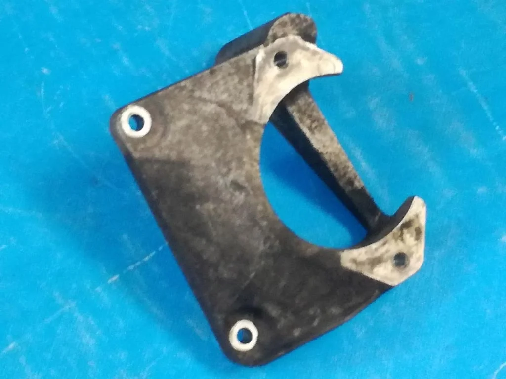 кронштейн двигателя BMW 5-серия E60/E61  M54B30 231 лс 530i