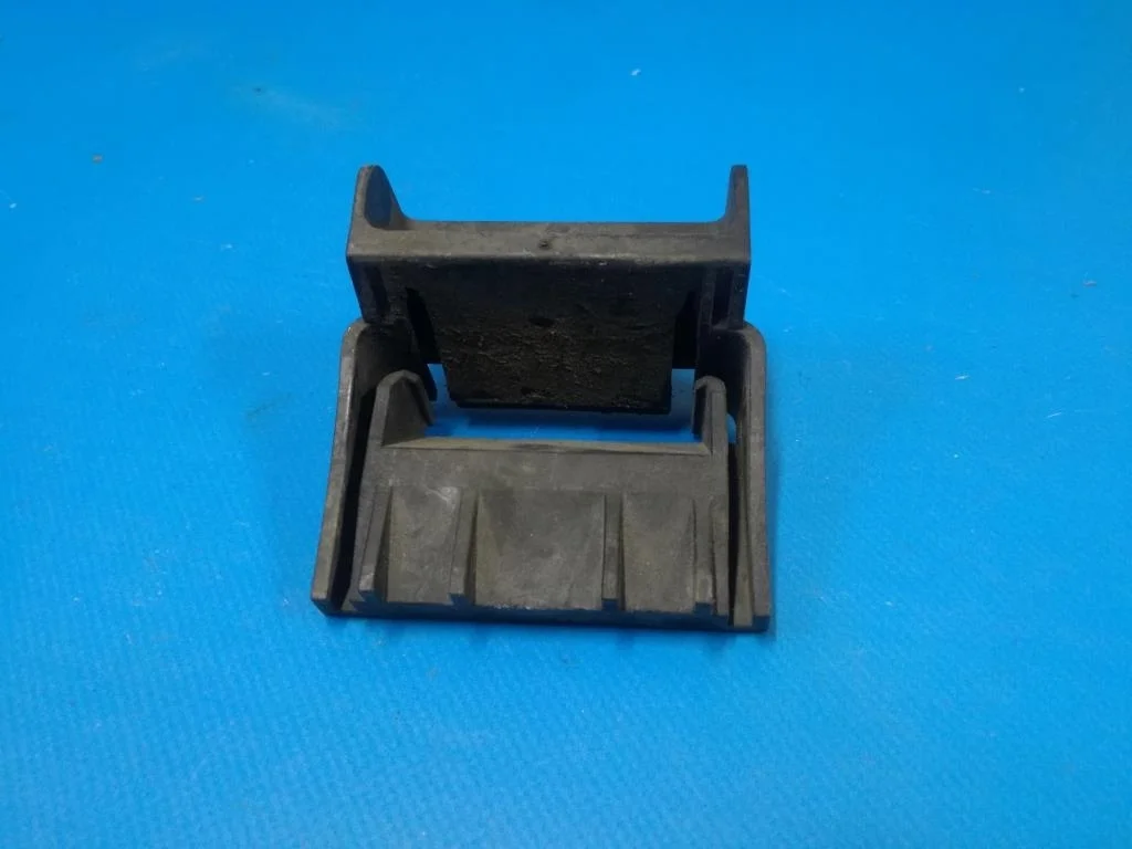 кронштейн радиатора BMW X5 E53  M54B30 231 лс 3.0i