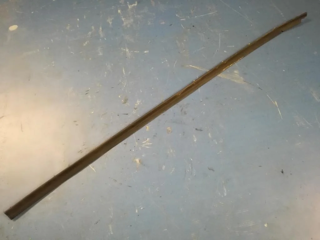 уплотнитель стыка двери и порога BMW 5-серия E39