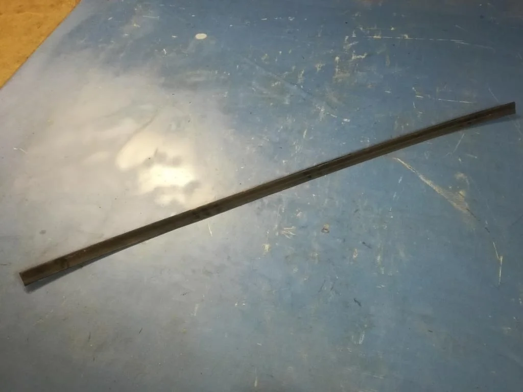 уплотнитель стыка двери и порога BMW 5-серия E39