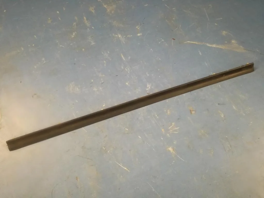 уплотнитель стыка двери и порога BMW 5-серия E39