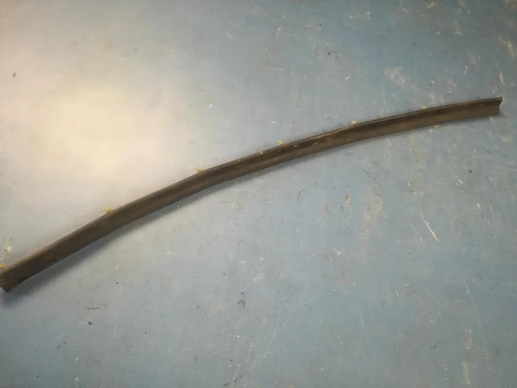 уплотнитель стыка двери и порога BMW 5-серия E39