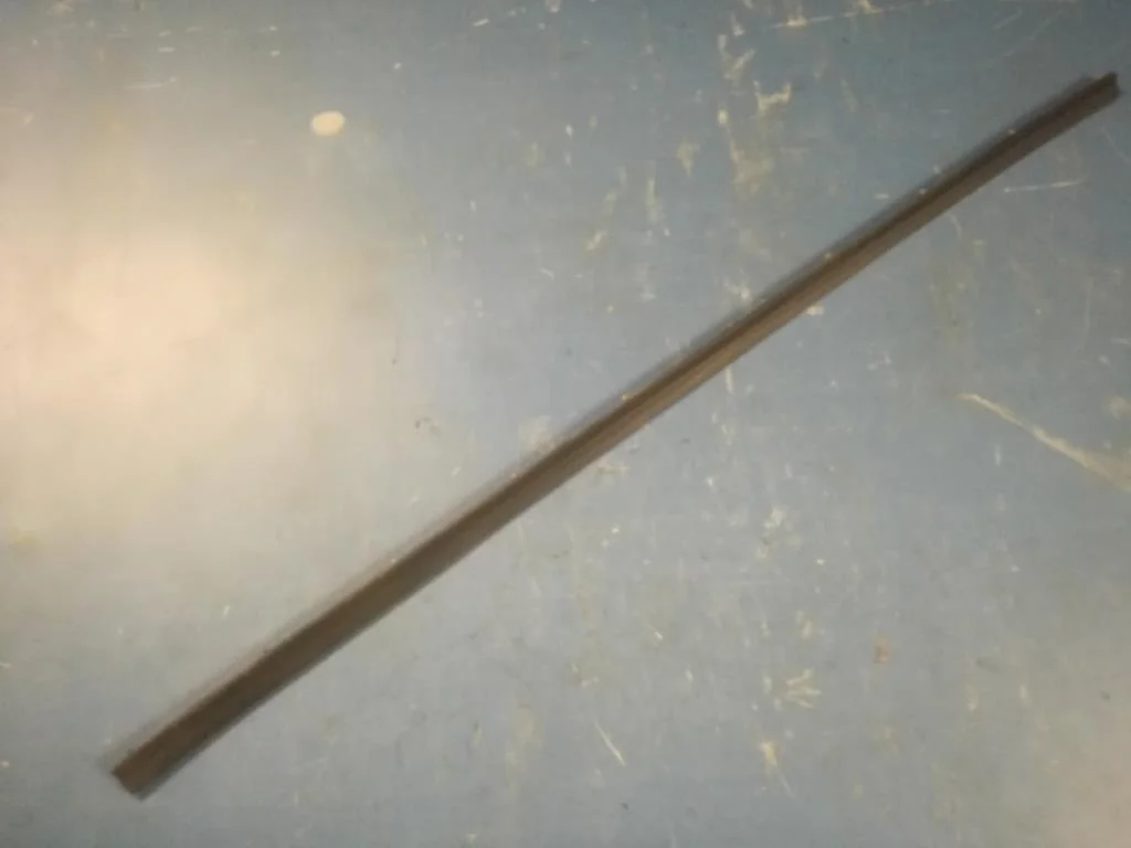 уплотнитель стыка двери и порога BMW 5-серия E39