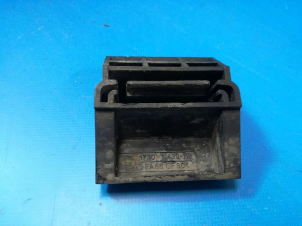 кронштейн радиатора BMW X5 E53  M62B44 286 лс 4.4i