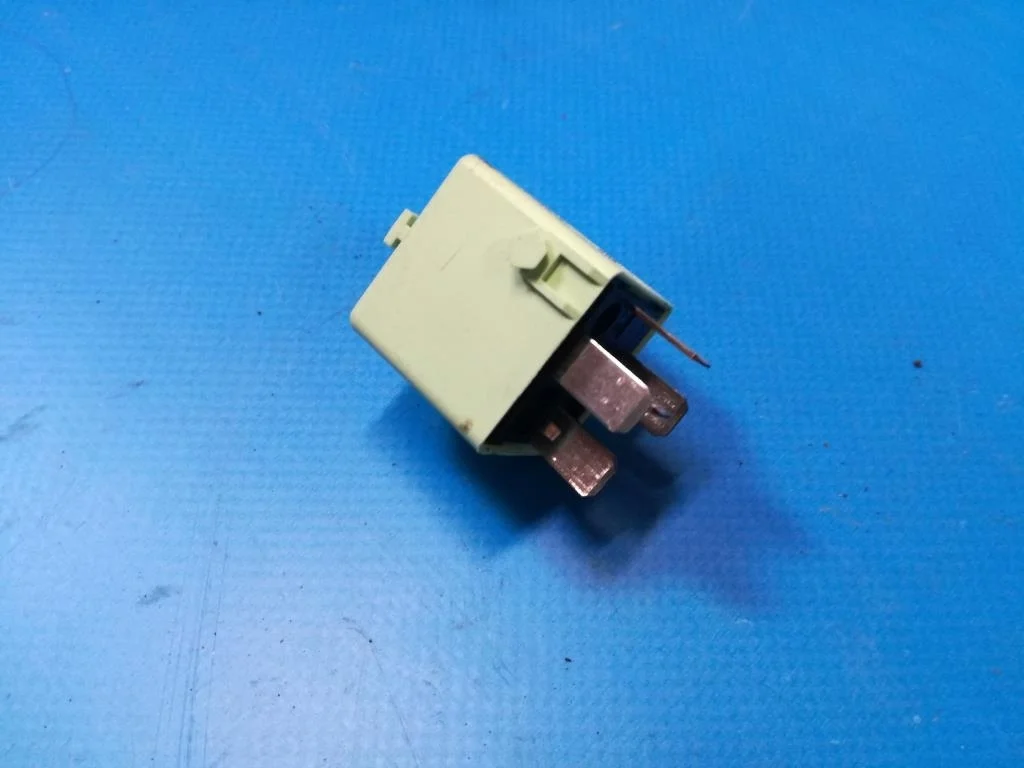 реле BMW X5 E53  M62B44 286 лс 4.4i