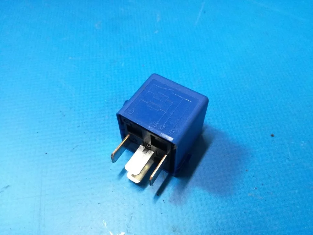 реле BMW X5 E53  M62B44 286 лс 4.4i