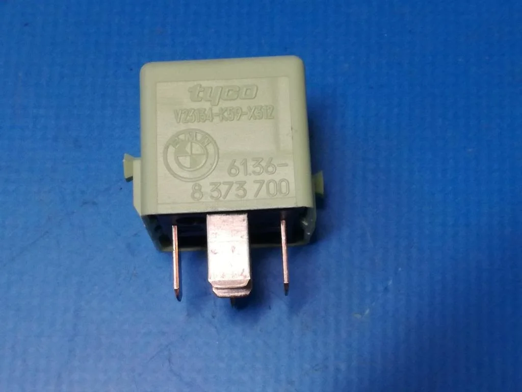 реле BMW X5 E53  M62B44 286 лс 4.4i