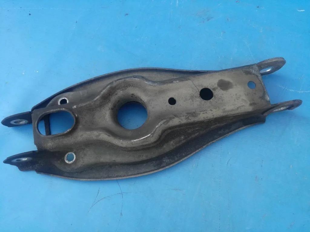 рычаг BMW 3-серия E90/E91 33326772899  N47D20A 177 лс 320d 2008 Sparkling Graphite Metallic (A22)