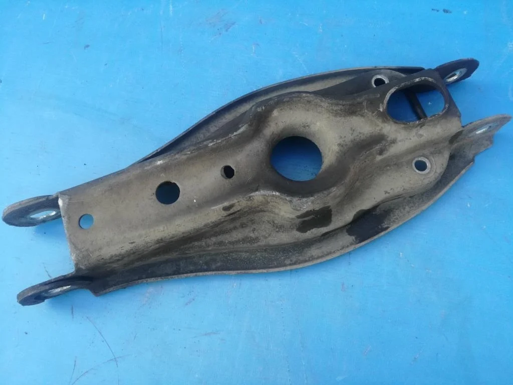 рычаг BMW 3-серия E90/E91 33326772899  N47D20A 177 лс 320d 2008 Sparkling Graphite Metallic (A22)