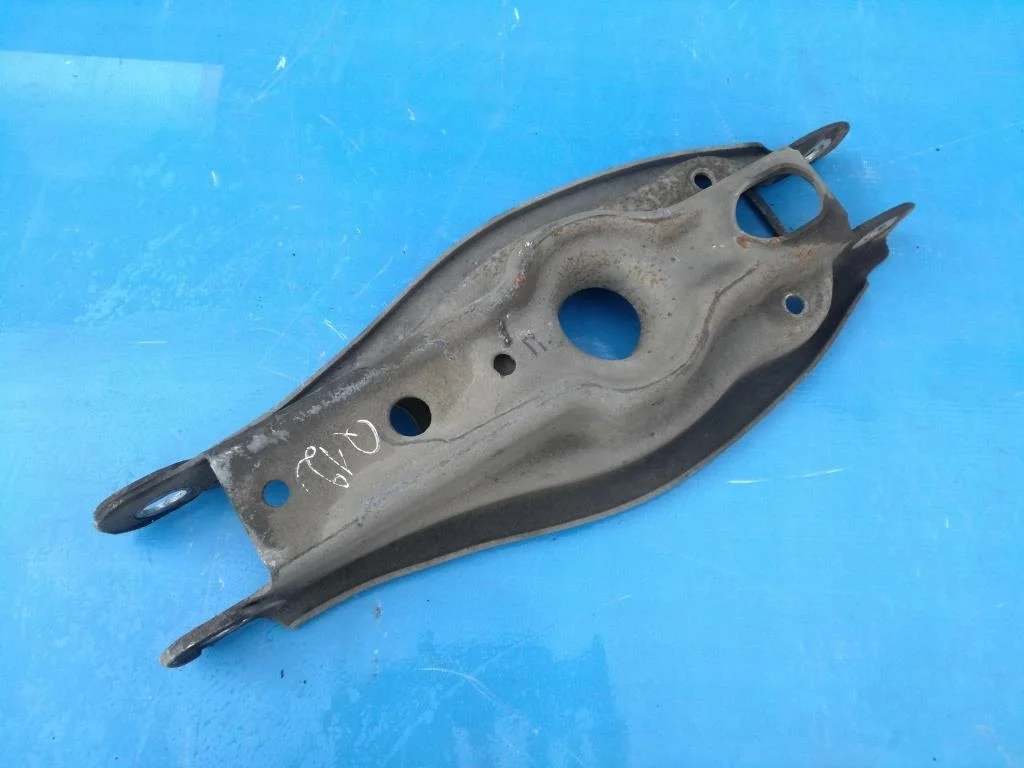 рычаг BMW 3-серия E90/E91 33326772899  N52B30 258 лс 330i 2006 LE-MANS-BLAU METALLIC (381)