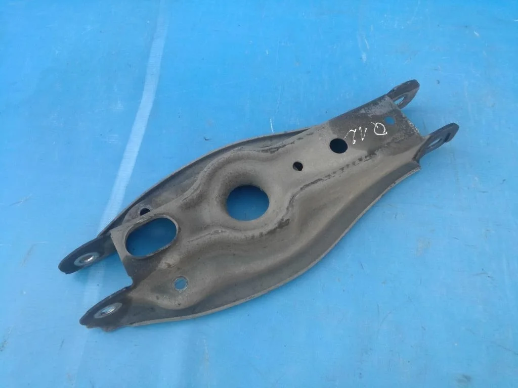 рычаг BMW 3-серия E90/E91 33326772899  N52B30 258 лс 330i 2006 LE-MANS-BLAU METALLIC (381)