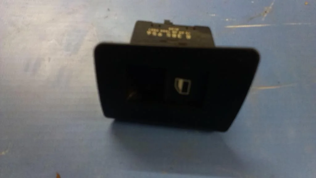 кнопка стеклоподъемника BMW X5 E53  M54B30 231 лс 3.0i