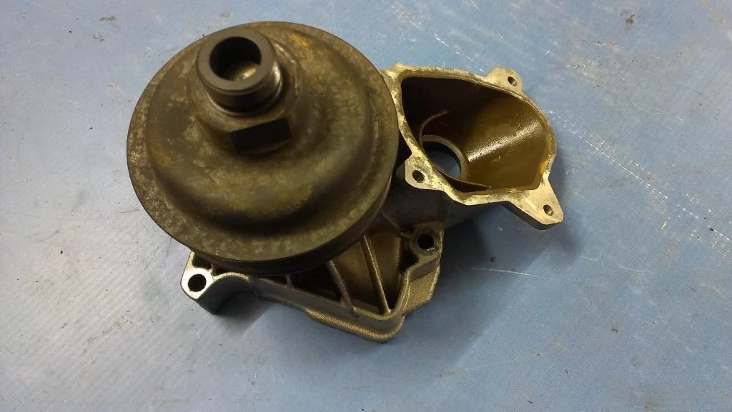 насос водяной помпа BMW X5 E53  M57/TU 218 лс 3.0d