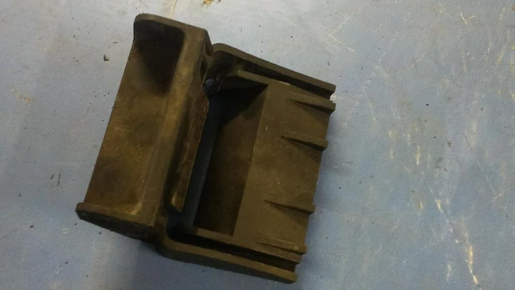 кронштейн радиатора BMW X5 E53  M57/TU 218 лс 3.0d