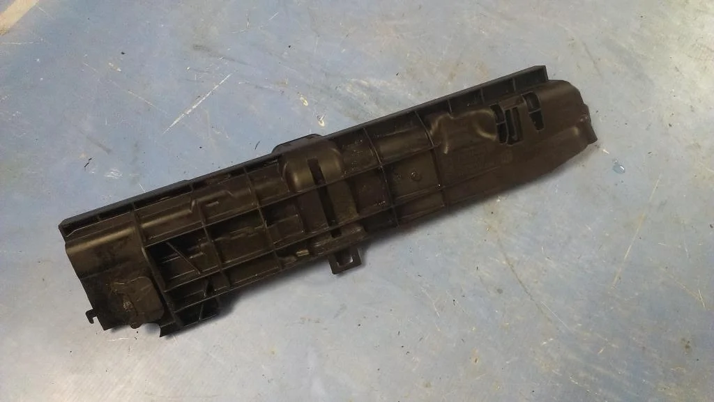 кронштейн радиатора BMW 3-серия E92/E93  N53B30A 218 лс 325i