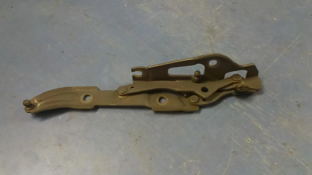 петля багажника BMW 3-серия E92/E93  N53B30A 218 лс 325i