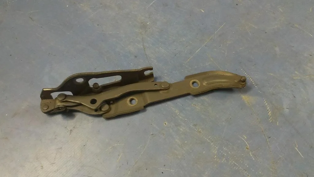 петля багажника BMW 3-серия E92/E93  N53B30A 218 лс 325i