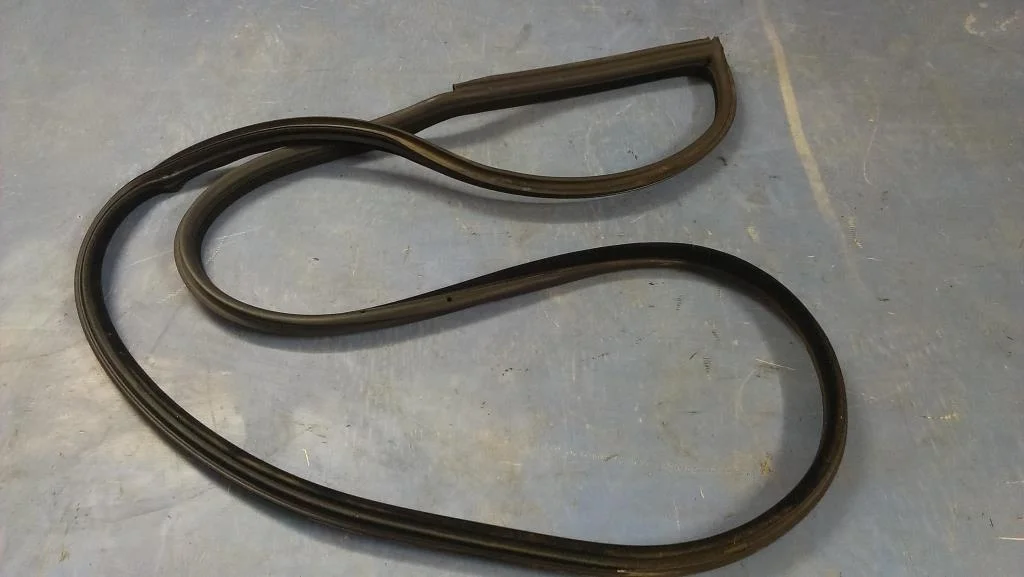 уплотнитель двери BMW 3-серия E92/E93  N53B30A 218 лс 325i