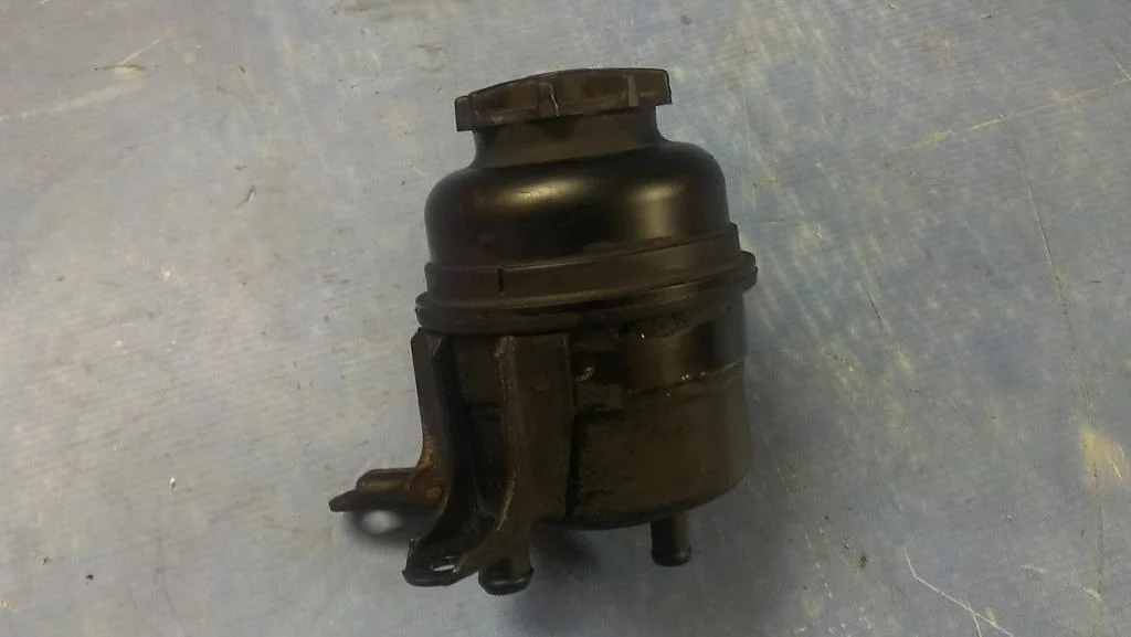 бачок гидроусилителя BMW 5-серия E60/E61