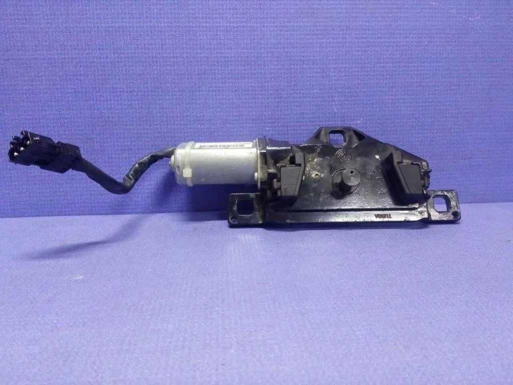 активатор замка багажника BMW 5-серия E60/E61  N53B30A 218 лс 525i