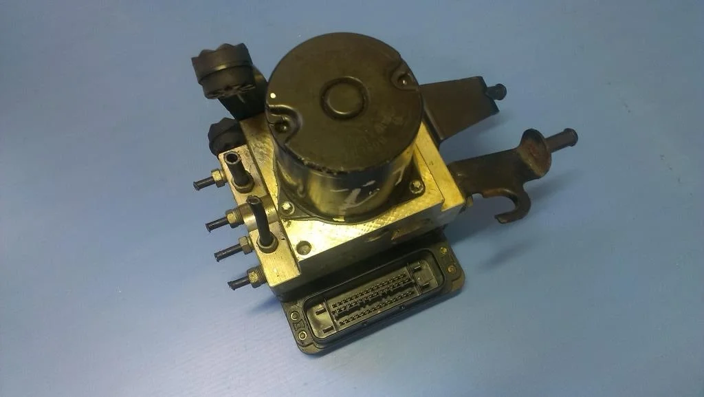 блок abs насос BMW 5-серия E60/E61  N53B30A 218 лс 525i