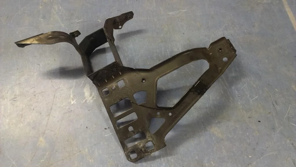 кронштейн фары боковой BMW 5-серия E60/E61  N53B30A 218 лс 525i