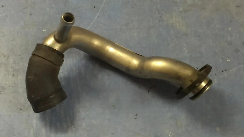 подводящий трубопровод BMW 5-серия E60/E61  N53B30A 218 лс 525i