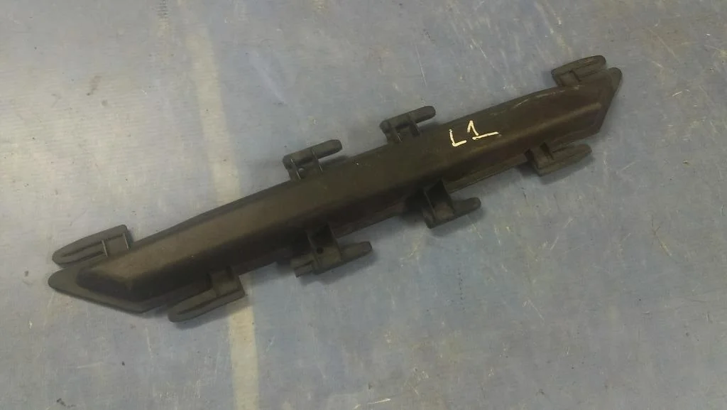 кожух крепления рамок салонного фильтра BMW 5-серия E60/E61 64316935870  N53B30A 218 лс 525i 2008 SPACEGRAU METALLIC ( A52 )