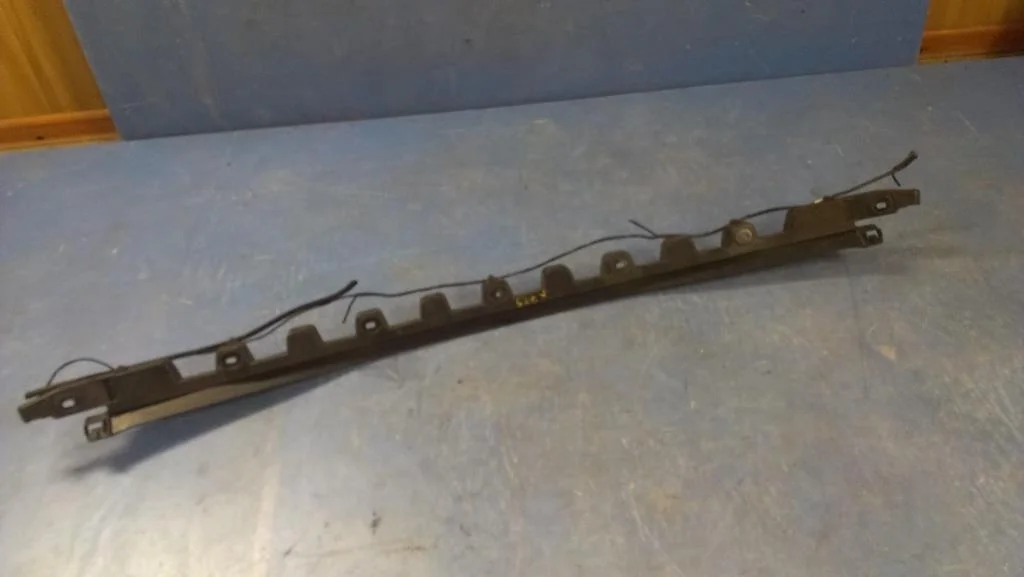 направляющая заднего бампера средняя BMW X3 E83  M54B30 231 лс 3.0i