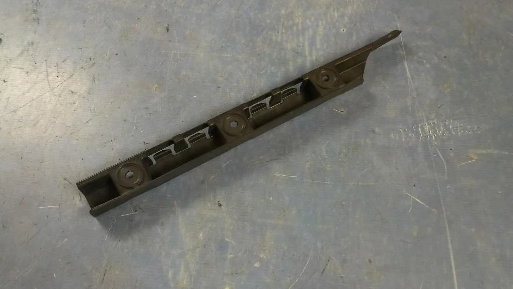 направляющая заднего бампера BMW X3 E83  M54B30 231 лс 3.0i